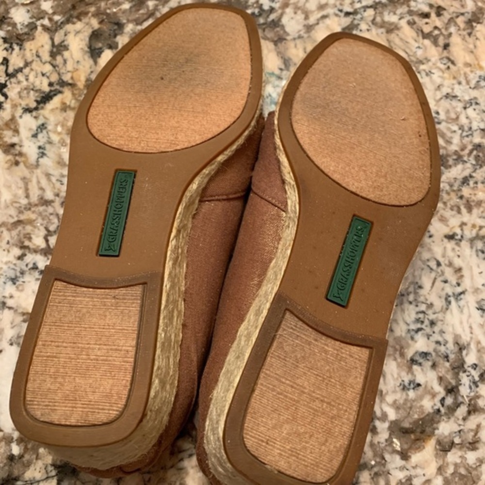 Grasshoppers Shoes Size 7 Open Toed Bronze Wedge - image 6